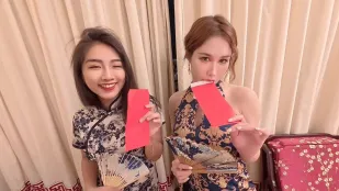 เพื่อนใหม่ยูริมีหีเส้นตรงช่วยตัวเองข้างๆ จนน้ำพุ่งทะลัก