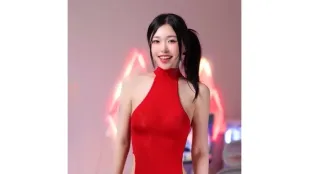 ชุดกี่เพ้าสีแดงถุงน่องดำขาใหญ่ยาวท่าหมาขี้เงี่ยน HD แตดหีช่วยตัวเอง