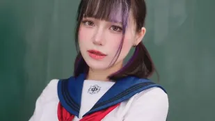 น้องสาวสาย M ที่ถูกพี่ชายจับได้ว่าเสียวออนไลน์ วันแรกกลายเป็นของเล่นเสียว