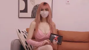 เมียแอบซ่อน ผัวไม่รู้ สาวน้อยหีขาวถูกเลียจนเสียว