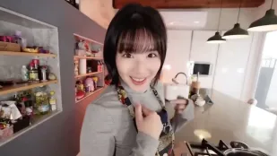 ฉันที่เป็นภรรยาดี เตรียมอาหารเช้าอมควยและเย็ดให้แฟน