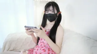 ขณะน้องสาวนอน แอบสอดเธอ หมูขี้เกียจ