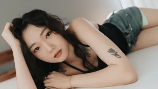 สาวเซิร์ฟร่าเริงคูมิมีเสน่ห์คอนทราสต์น่ารักสาวขย่มเหมือนคลื่นทะเลสั่นสะเทือนจนแตก