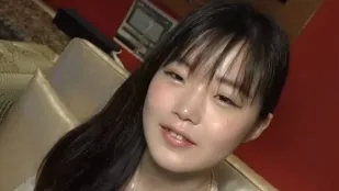 FC2PPV-3684516 คิมซูเมย์สาวน้อยไร้ประสบการณ์ทางสังคมโดนลุงเล่นท่าจนแตกใน