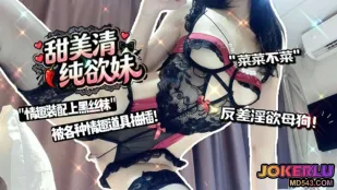 สาวหวานบริสุทธิ์ยั่วยวนใส่ชุดเซ็กซี่คู่ถุงน่องดำคลาสสิก ไฉ่ไฉ่ไม่ใช่มือใหม่
