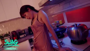 TQ-00026 ฉวยโอกาสตอนพี่สาวออกไปซื้ออาหารเย็น กินแฟนพี่สาวไปเลย! ฟิฟี่