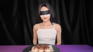 พี่ชายแตกในทีรามิสุป้อนฉันกินอาหารน้ำอสุจิ ฉันกินหมดแล้วนะ