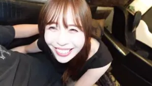 ครูสาวกลางวัน ดารากลางคืน