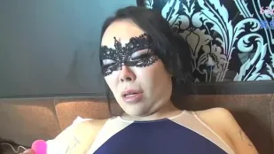 พนักงานรัฐอกอวบ ใส่ชุดนักเรียนให้เย็ดสดแตกในต่อเนื่อง