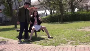 FC2PPV-1354222 สาวถือป้ายหุ่นเพรียว